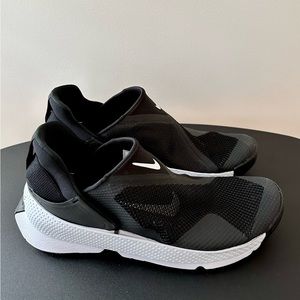 Nike Go Flyease Sneakers - Black/White -
DR5540-002 Women's Size 12 /Men's 10.5